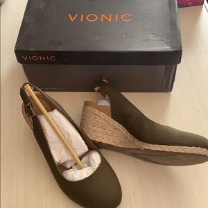 Vionic wedge